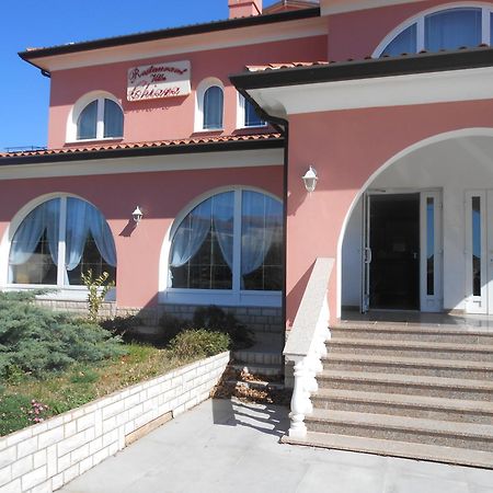 Apartments And Rooms Villa Chiara Krnica Exterior foto