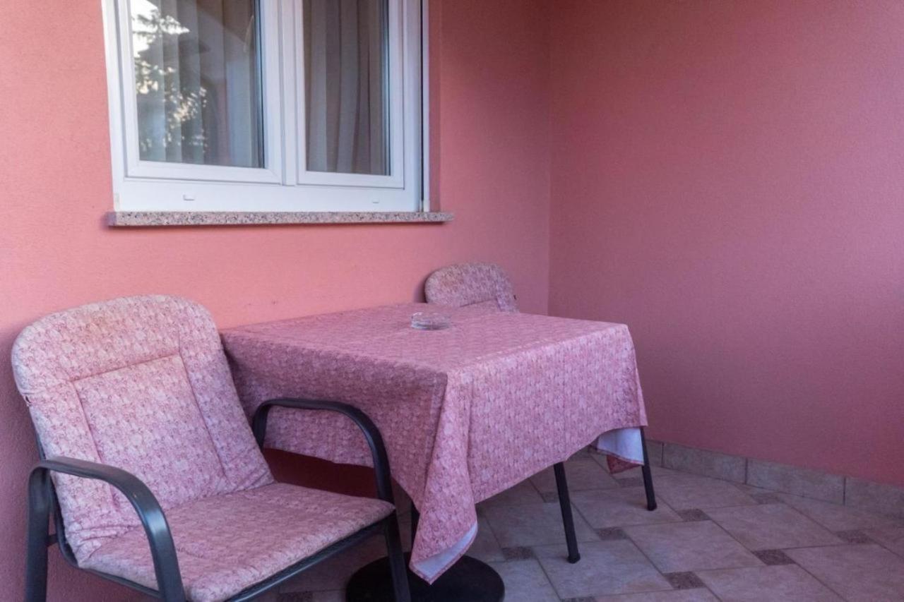 Apartments And Rooms Villa Chiara Krnica Exterior foto