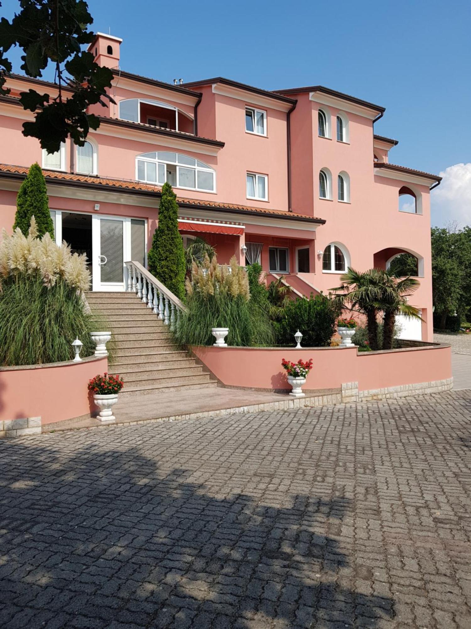 Apartments And Rooms Villa Chiara Krnica Exterior foto