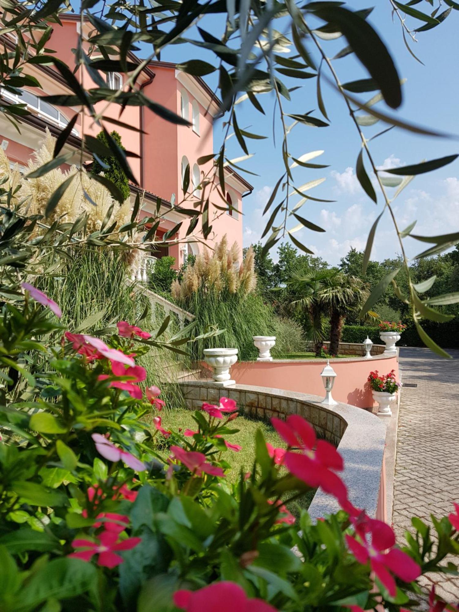 Apartments And Rooms Villa Chiara Krnica Exterior foto