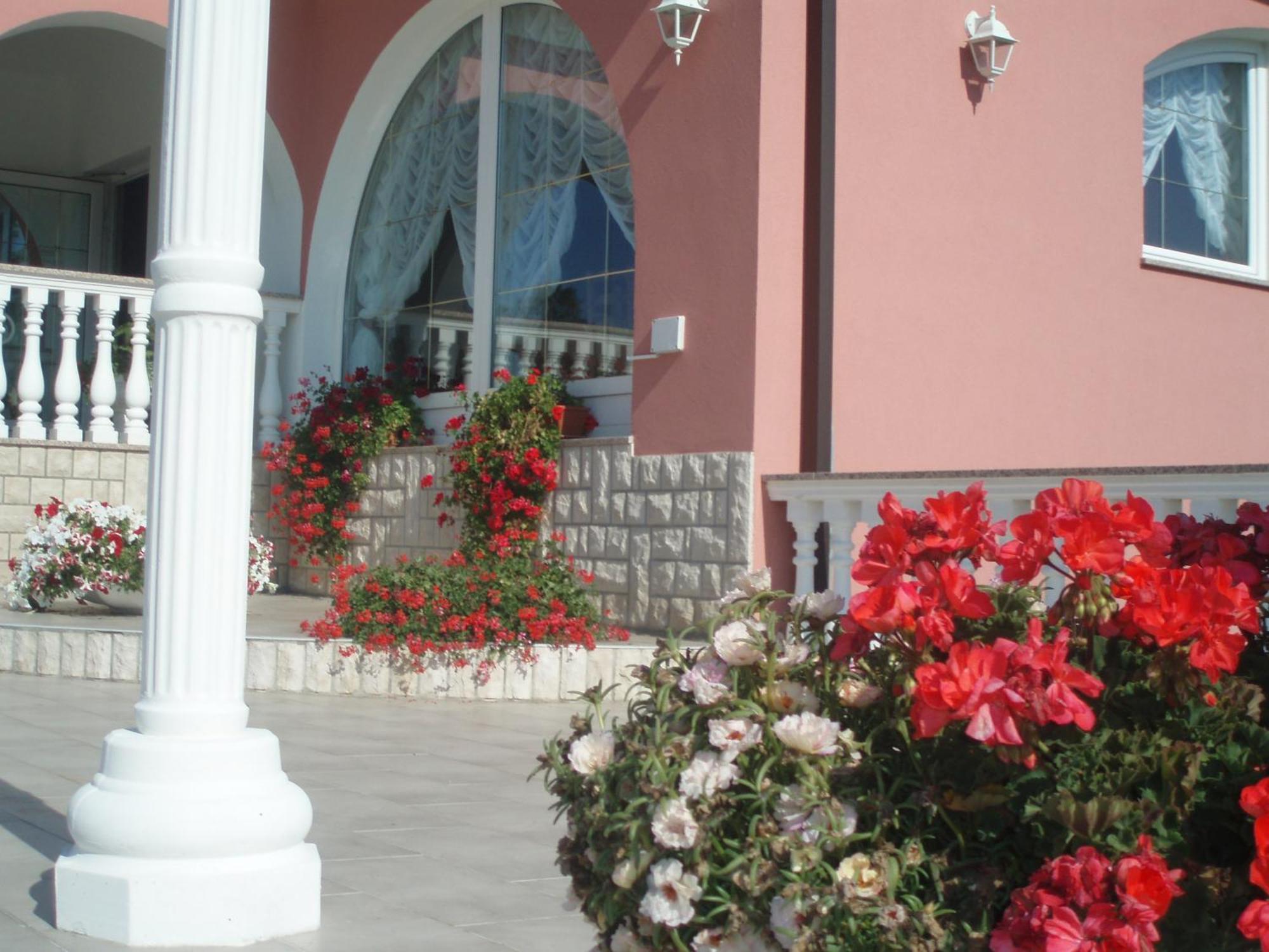 Apartments And Rooms Villa Chiara Krnica Exterior foto