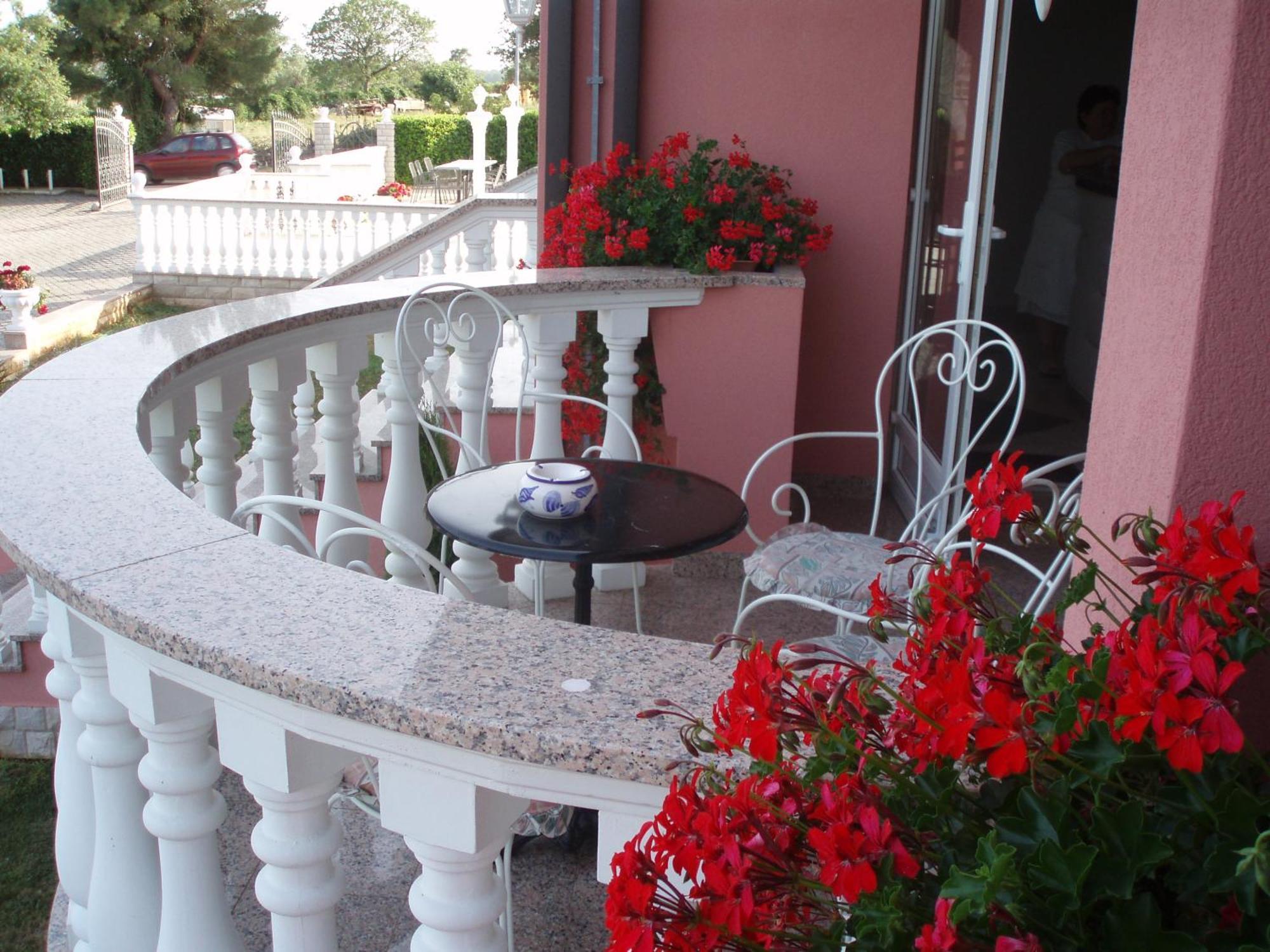 Apartments And Rooms Villa Chiara Krnica Exterior foto